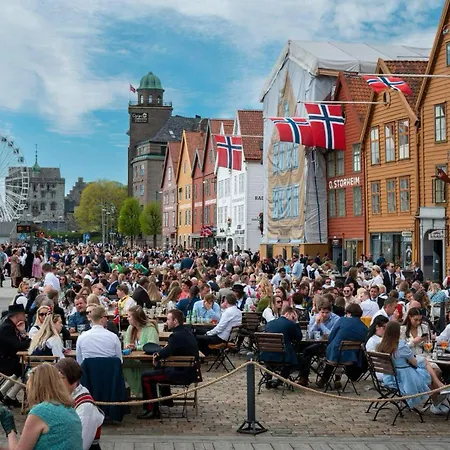 Moderne Midt I Bykjernen Bergen