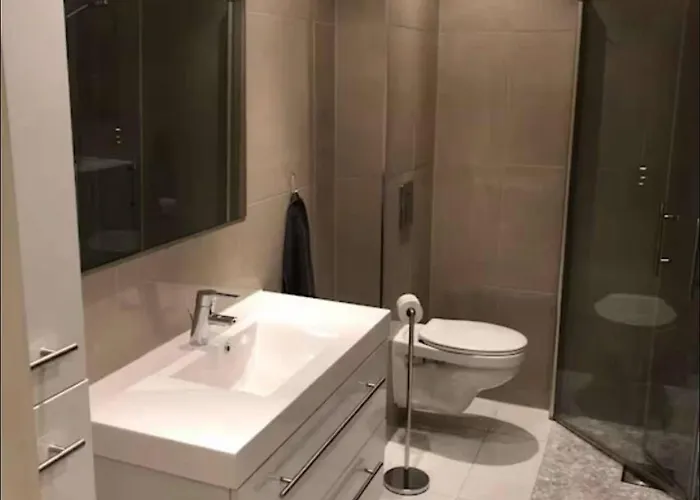 Moderne Midt I Bykjernen Bergen